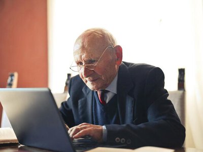 Українці можуть отримати важливе повідомлення від ПФУ: воно впливає на отримання пенсії