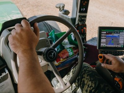 Без стажу за кермо трактора: уряд спростив допуск до сільгосптехніки