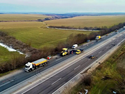 Завищені ціни, відкати та свій підрядник: хто отримав 79 мільйонів на ремонт траси Одеса-Київ