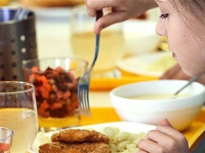  Держава скорочує витрати: хто оплатить харчування дітей у школах 