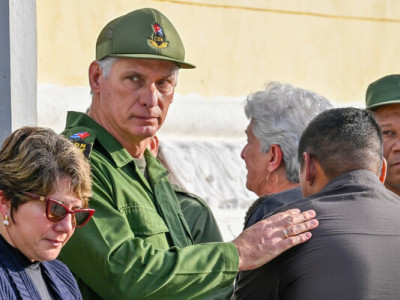 Президент Куби відмовився йти у відставку під тиском США