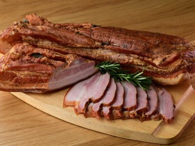 Ви забудете про магазинну ковбасу! М'ясний делікатес на свято зі звичайної грудинки