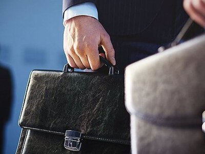 Бенкет під час війни: вражаючі зарплати керівників бюджетних установ