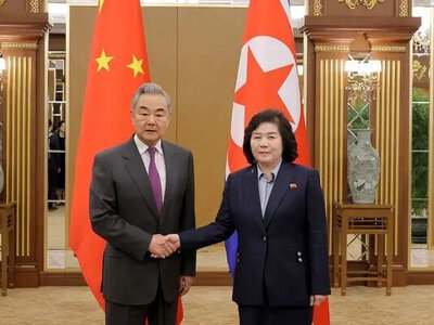  Глава МЗС Китаю заявив, що КНДР досягає успіхів попри “утиски” з боку Заходу 