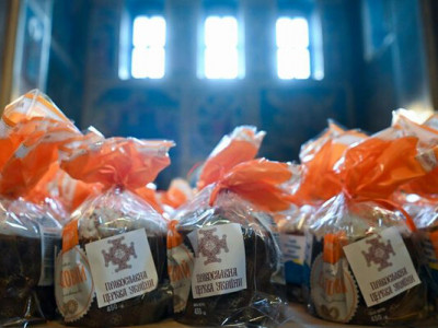 Митрополит Епіфаній освятив великодні паски для українських воїнів