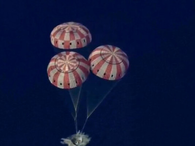 Місія Artemis II успішно повернулася на Землю, капсула приводнилася в океані