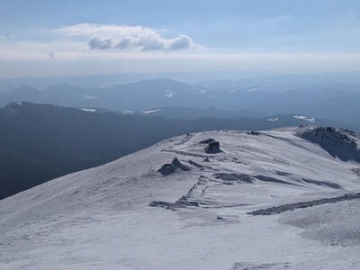 Квітнева зима: на вершині Піп Іван панують люті морози