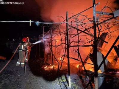 Ворог 10 разів атакував Дніпропетровщину: пошкоджено багатоповерхові та приватні будинки