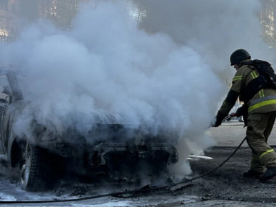  Дрон влучив у авто в Херсоні. Четверо людей постраждали 