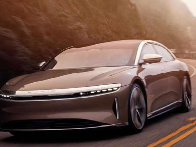 В Україні обговорюють податок на електромобілі