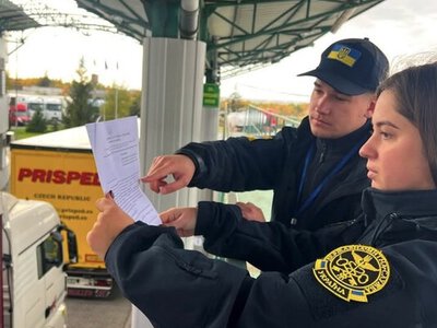 Авто, телефони та техніка: Закарпатська митниця перерахувала до держбюджету майже 6,5 млрд грн