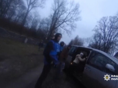 Правоохоронці допомогли евакуюватися останнім мешканцям прифронтового села на Серединобудщині + Відео