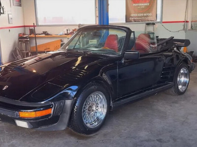 Чоловік знайшов занедбаний батьківський Porsche і повернув його до життя через 30 років (ВІДЕО)