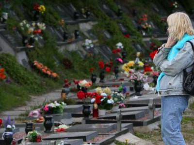 Поминальні дні 2026: календар Проводів та чому не існує єдиної дати для відвідування кладовищ