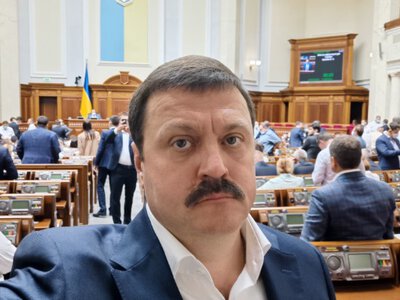 Як нардеп-втікач Андрій Деркач привласнив у Києві заповідну землю на 595 млн грн