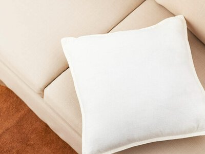 Як відбілити пожовклі подушки: прості домашні способи