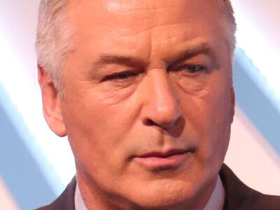 Більше не хочу виходити з дому: Алек Болдвін після трагедії з українкою дав відверте інтервʼю (Відео)