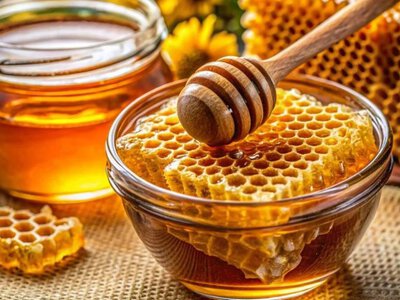 Ціни злетіли втричі: чому український мед став дефіцитом