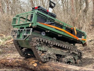 У ЗСУ показали, як НРК доставляв їжу на позиції під атакою російських FPV-дронів