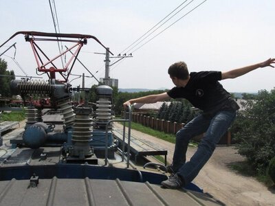 Не варто ризикувати життям заради лайків: українцям пояснили, чому зачепінг - небезпечна гра