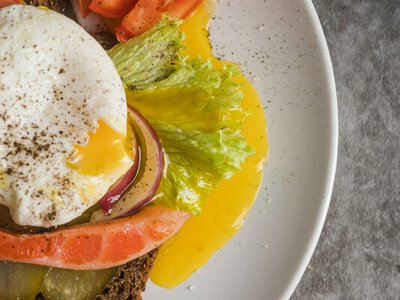 Яйця Бенедикт: сніданок, як у дорогому ресторані вдома
