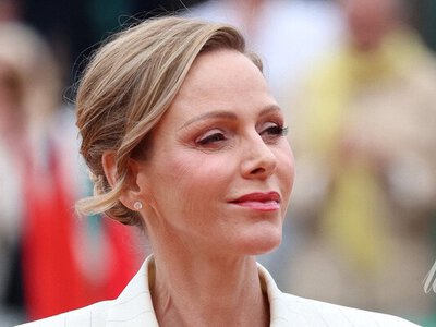 У штанному костюмі фасону оверсайз: княгиня Шарлін відвідала з чоловіком тенісний матч (фото)