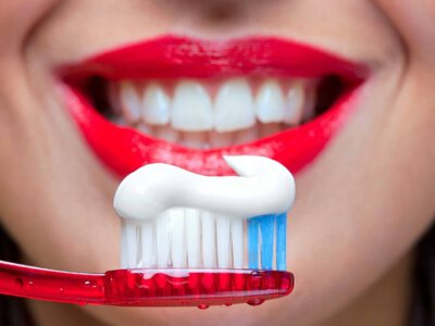 Коли правильно чистити зуби - до їжі чи після. Що радять стоматологи