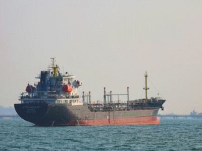 Танкер із нафтою вперше пройшов через Ормузьку протоку після початку блокади США