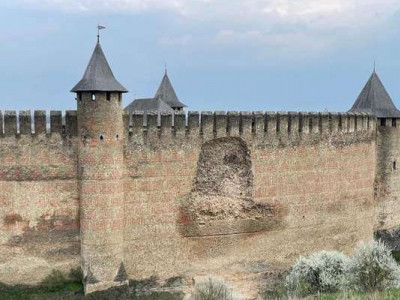Обвал стіни - у Хотинській фортеці аварійна ситуація