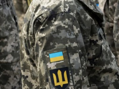 Штраф до 6800 гривень і конфіскація: хто в Україні не має права носити військову форму