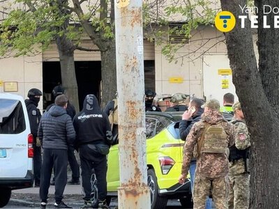 Кличко повідомив про загиблих і поранених в Києві, злочинець захопив заручників у маркеті (ВІДЕО)