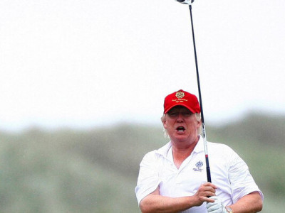 Все встиг: Трамп скликав термінову нараду через Ормузьку протоку, а після – поїхав грати в гольф