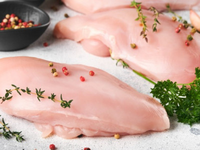 В Україні подешевшала курятина: скільки зараз коштує кілограм