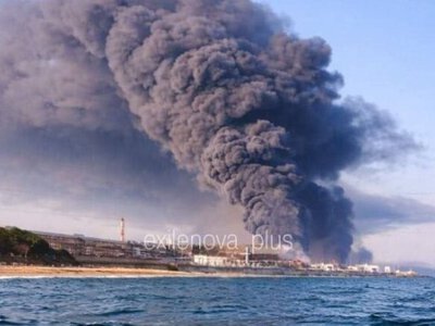 Додали вогню: У Туапсе після повторної атаки дронів палають НПЗ та морський порт