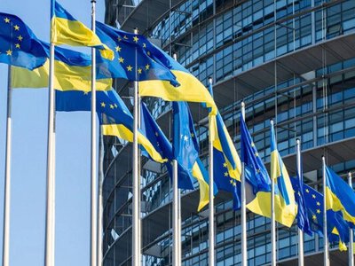 «Символічне» членство в ЄС: Німеччина та Франція пропонують Україні статус без права голосу та грошей