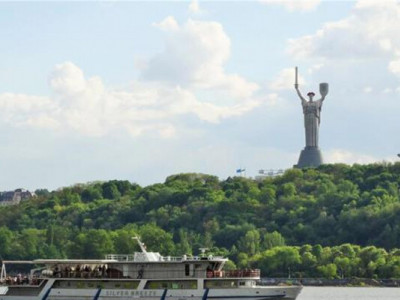 Кияни пропонують запустити річковий громадський транспорт на Дніпрі — зареєстровано петицію