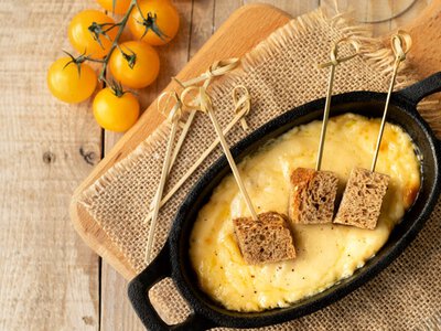 Сирне фондю по-швейцарськи: ідеальна страва для затишного вечора