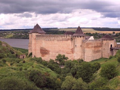 Морози, обміління Дністра чи обстріли? Фахівці назвали ймовірні причини обвалу Хотинської фортеці