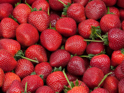 Експерти розповіли, яка небезпека може критися у ранній полуниці