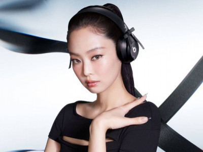 Apple представив навушники Solo 4 у стилі Дженні з Blackpink