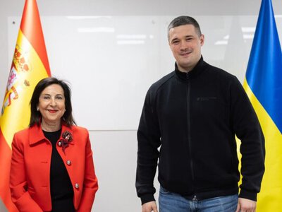 Бронемашини і боєприпаси для гаубиць: Україна отримає нову допомогу з Іспанії