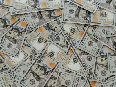 Долар сягає нового максимуму: усе через протистояння США та Ірану