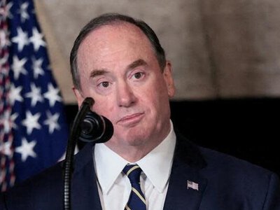 Раптова відставка: керівник ВМС США залишає негайно посаду