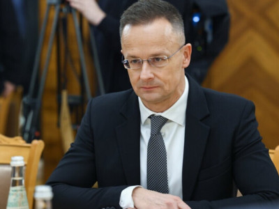 Сійятро відповів, чи чекає повістку на війну за Україну, якою перед виборами лякав Орбан