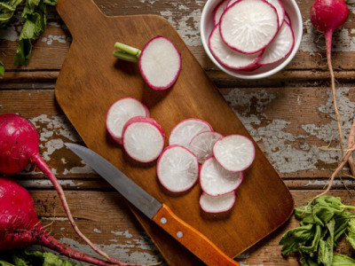 Не лише для салатів: чому редиску варто їсти щодня навесні