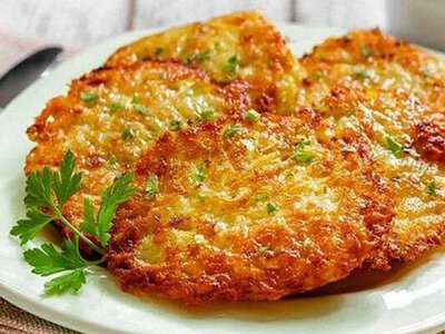 Додайте лише пів ложки алкоголю: секрет ідеальних дерунів, які не вбирають жир