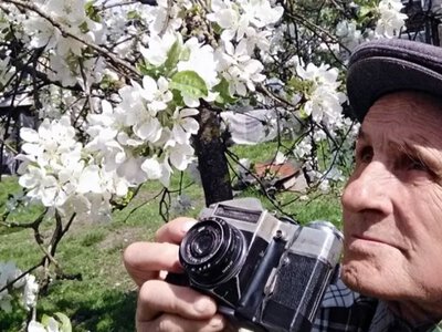 Історія 85-річного ожидівського фотографа Зеновія Коваля, який на велосипеді, обганяючи час, зупиняє мить
