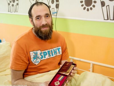 Вони тримали світло під обстрілами: на Дніпропетровщині двом енергетикам вручили ордени «За мужність»