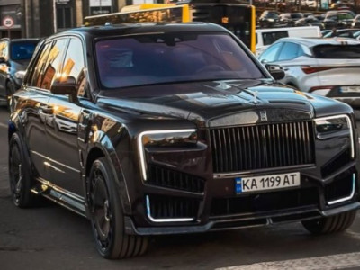 Мільйон на дорозі: новий Rolls-Royce Cullinan сфотографували у Києві
