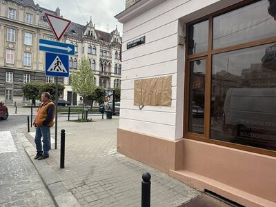 У центрі Львова вкрали меморіальну таблицю Джохару Дудаєву, яку відкрили менш як два тижні тому